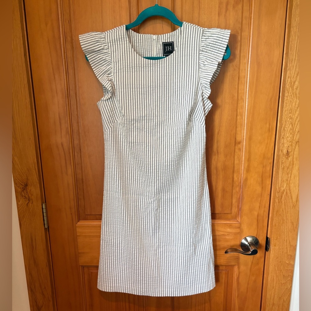 Women's Striped Grey and White Dress. Size 6.